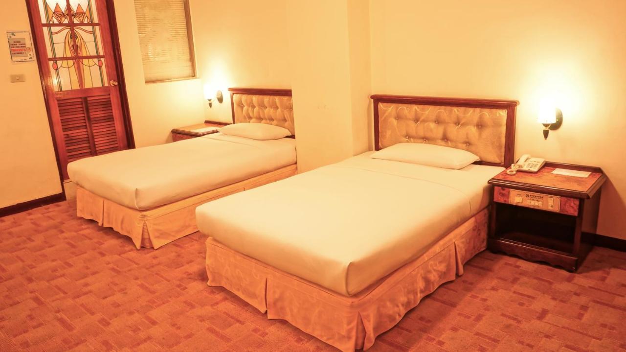 Hwa Du Hotel Tainan Bagian luar foto